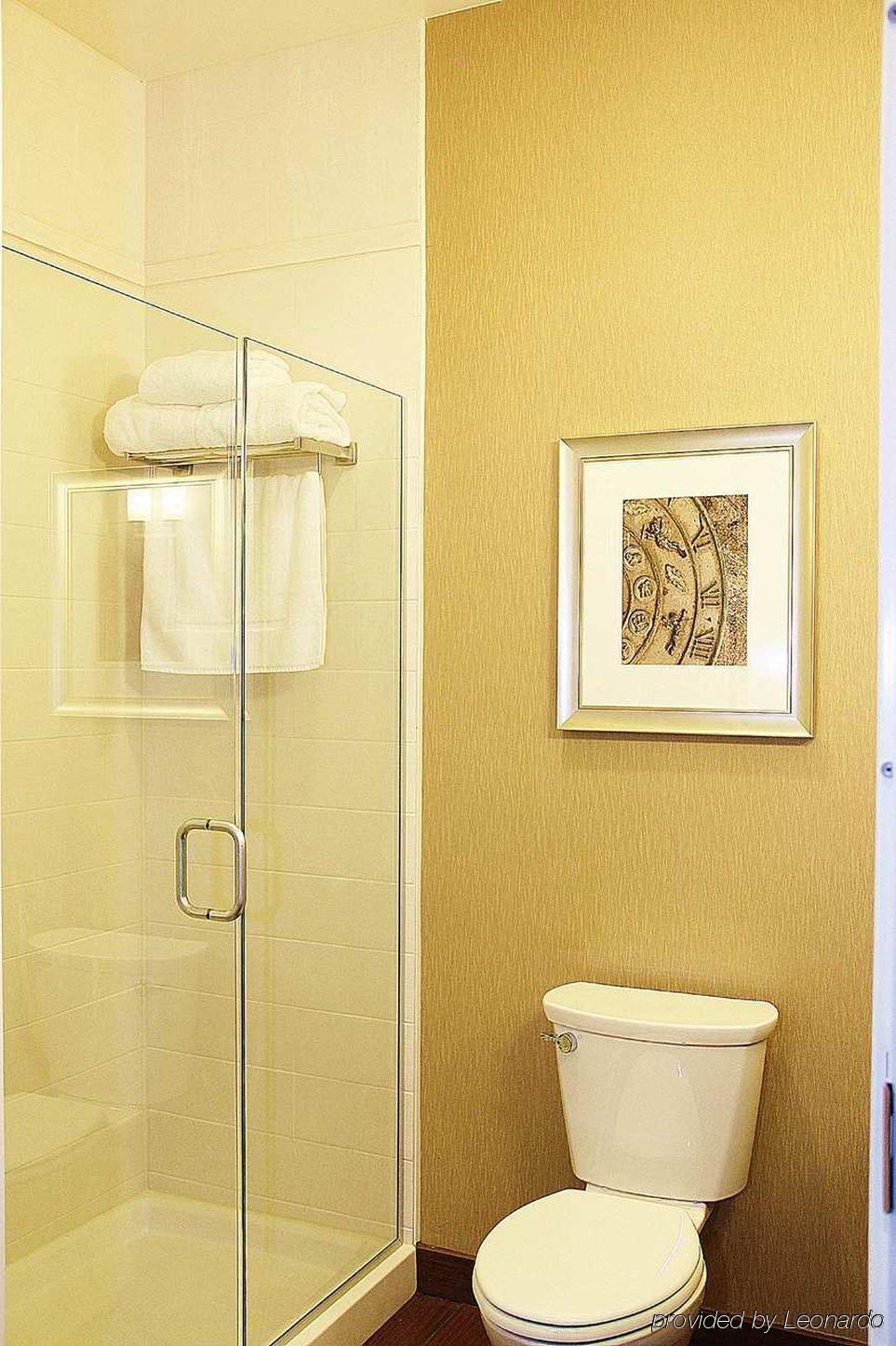 Hilton Garden Inn Falls Church Exteriör bild